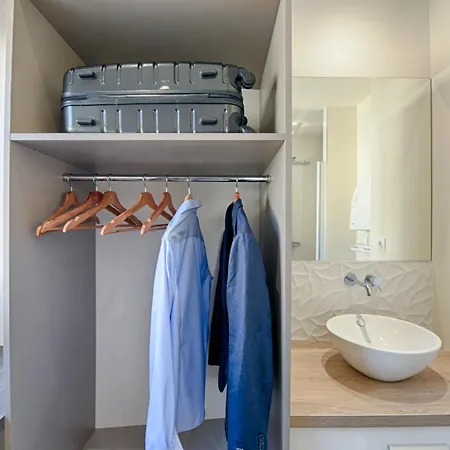 Apartment Le Baron Centre - Garage Prive - Wifi Fibre - Classe 3 Etoiles Cholet